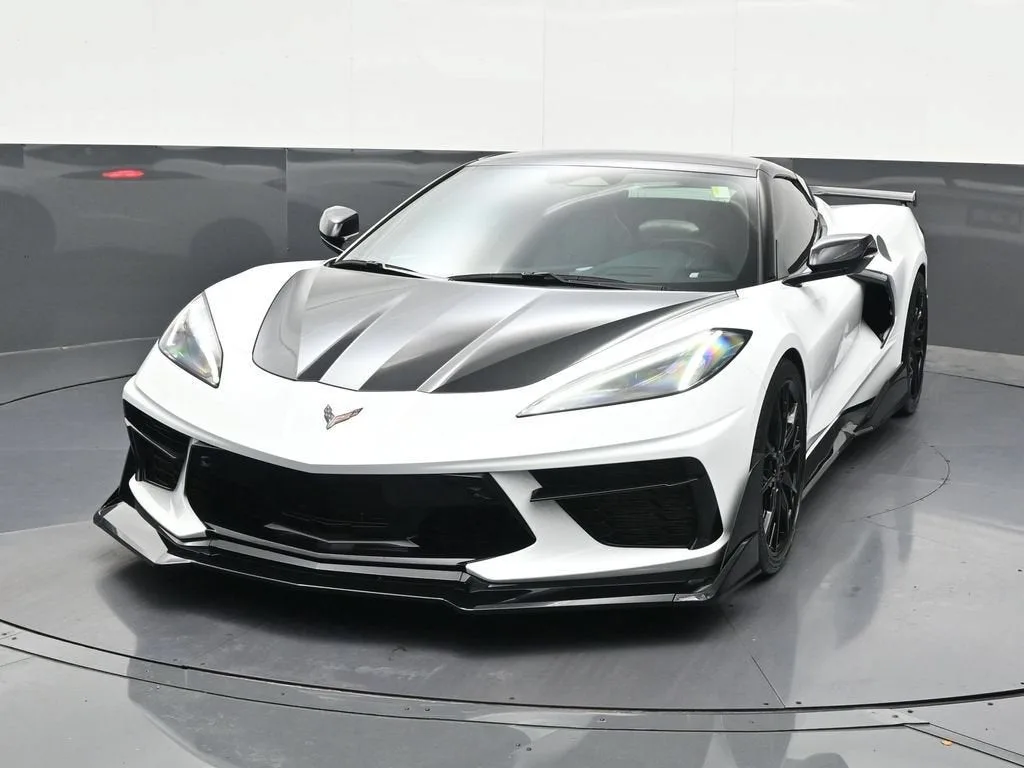 2025 Chevrolet Corvette Stingray 2LT photo 9