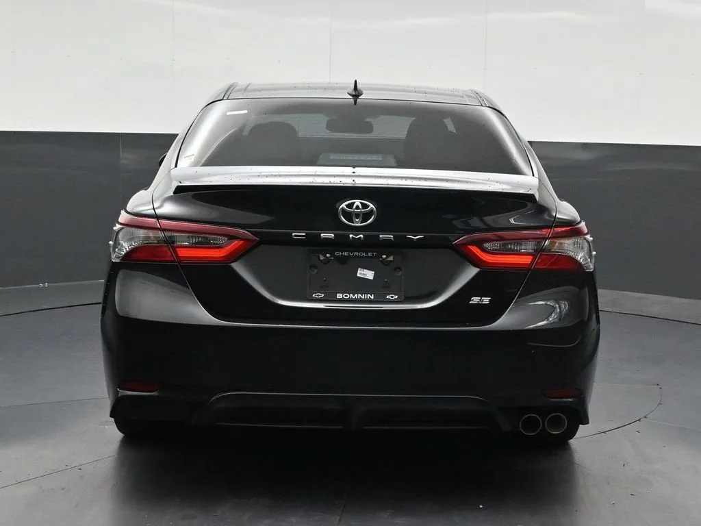 2022 Toyota Camry SE photo 4
