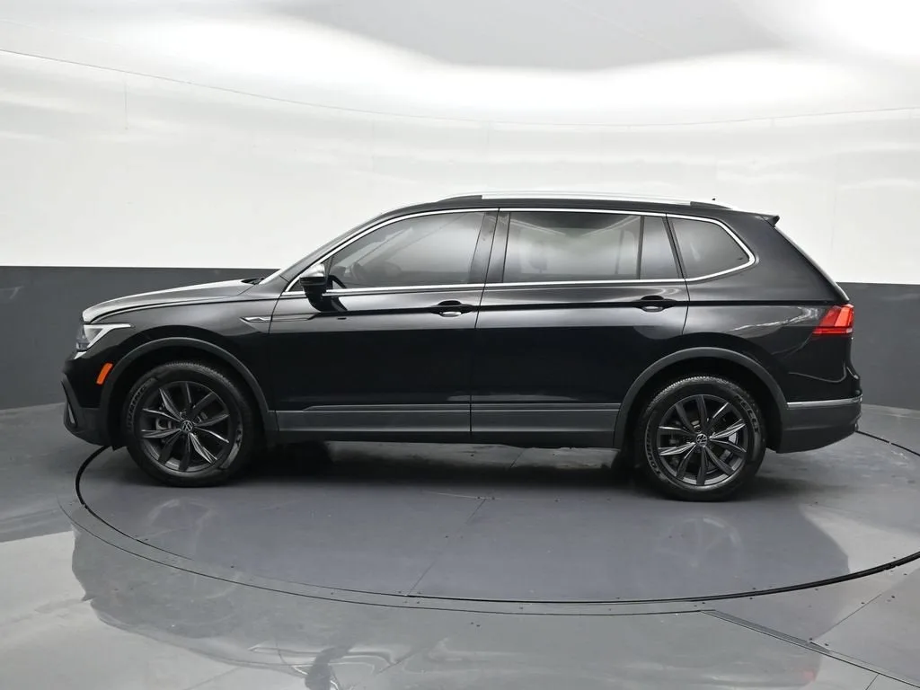 2022 Volkswagen Tiguan SE photo 2