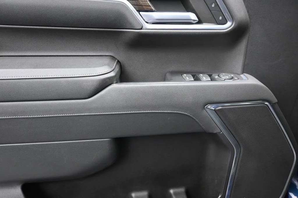 2023 Chevrolet Silverado 1500 RST photo 12