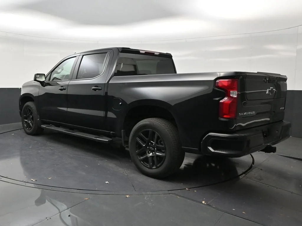 2025 Chevrolet Silverado 1500 RST photo 3