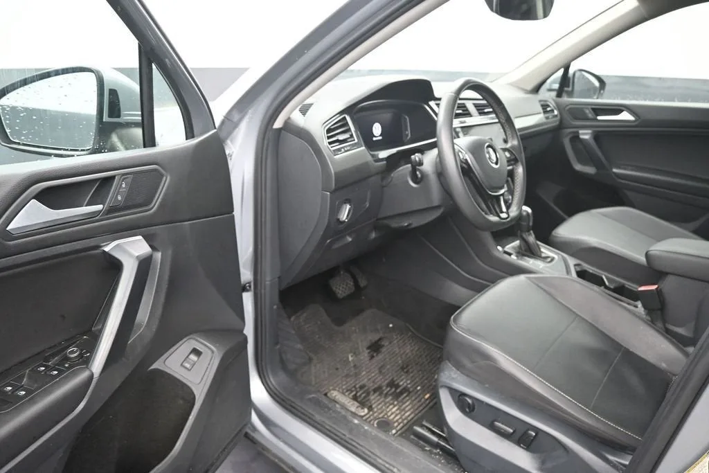 2021 Volkswagen Tiguan 2.0T SEL photo 10
