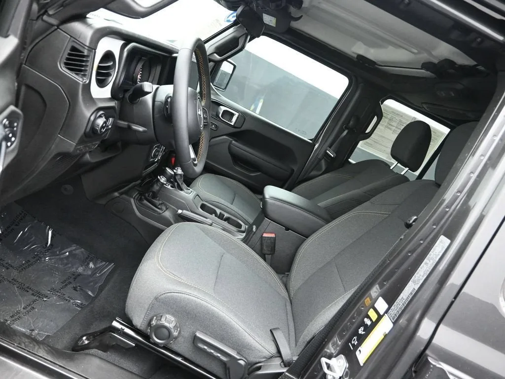 2025 Jeep Gladiator Sport S photo 11