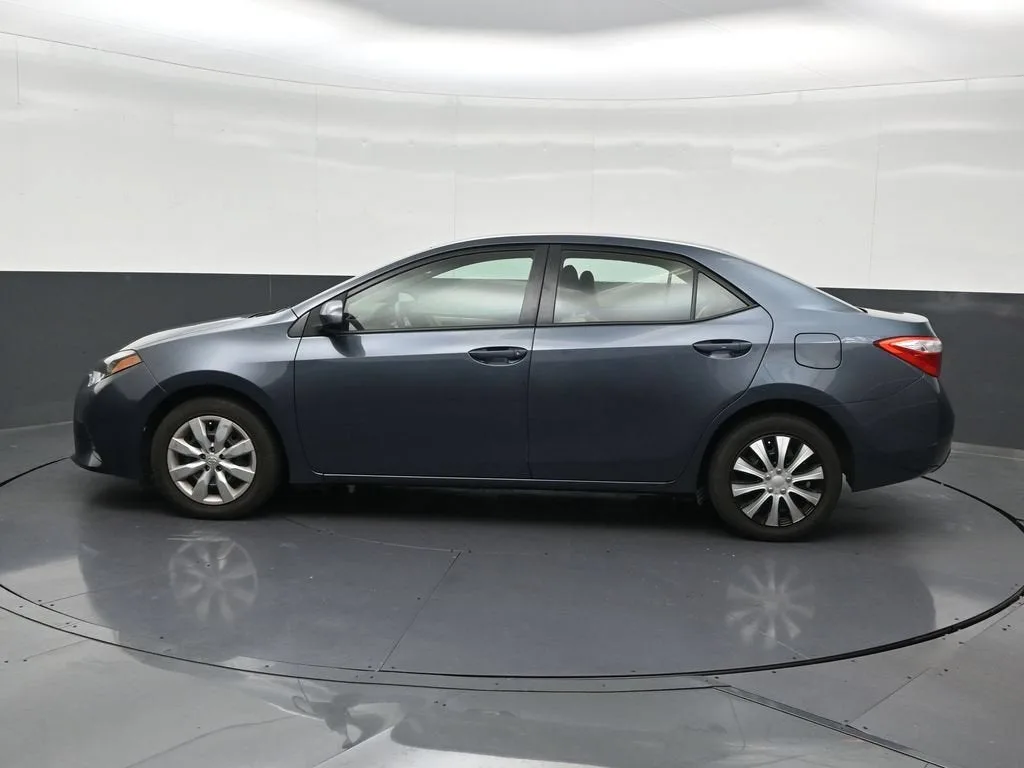 2015 Toyota Corolla L photo 2