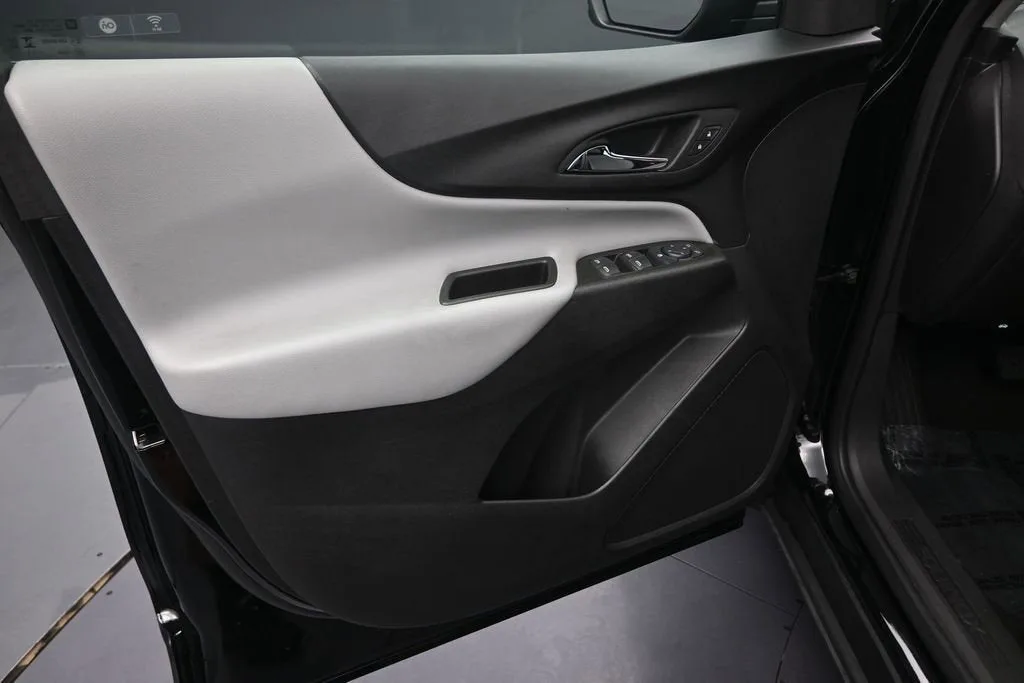 2024 Chevrolet Equinox LS photo 12