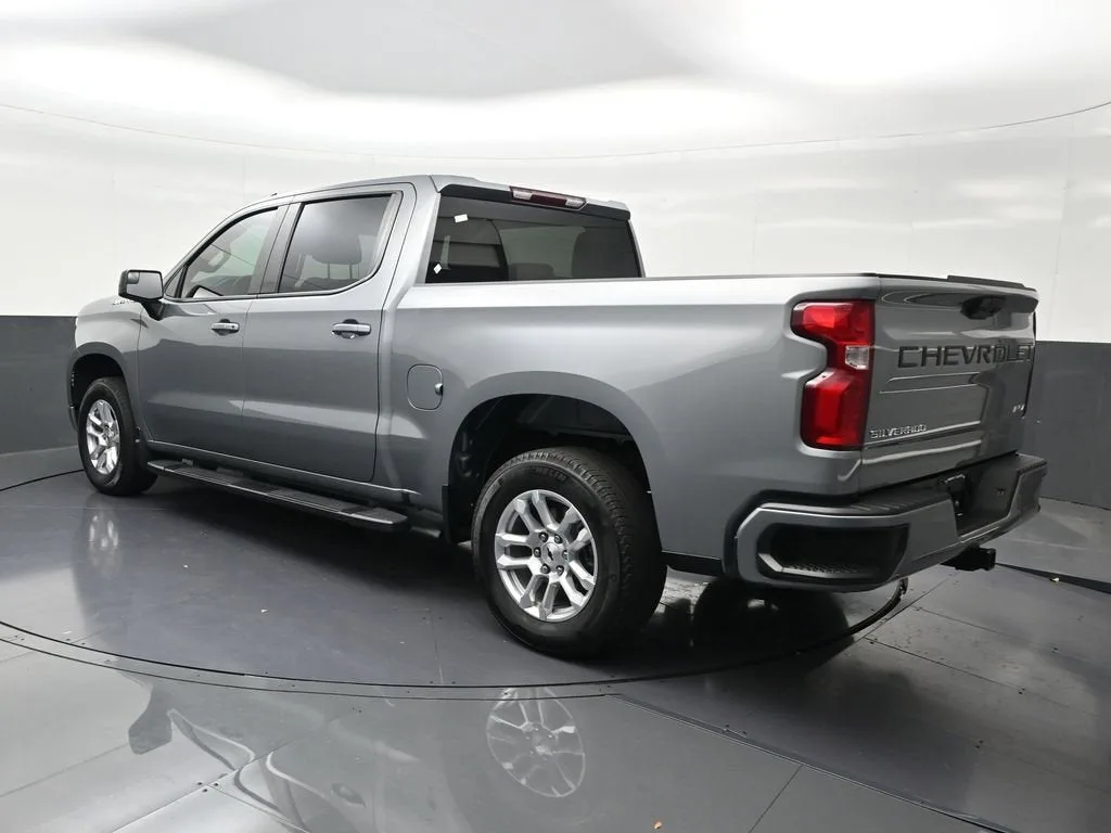 2023 Chevrolet Silverado 1500 RST photo 3