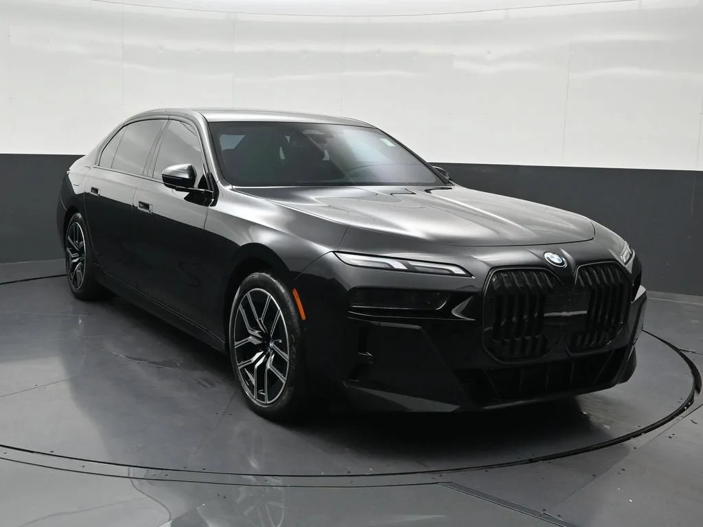2025 BMW 740i xDrive photo 8