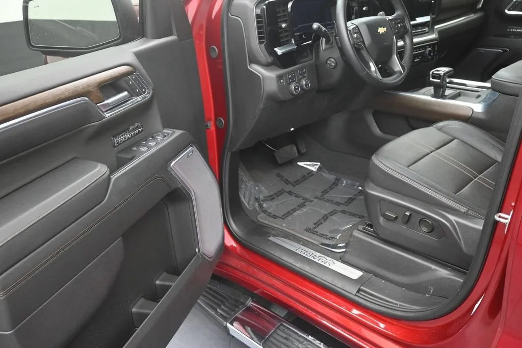 2024 Chevrolet Silverado 1500 High Country photo 10