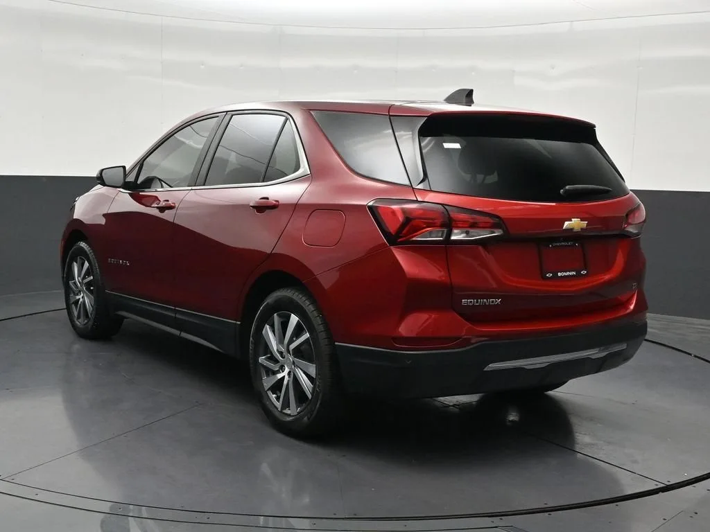 2024 Chevrolet Equinox LT photo 3