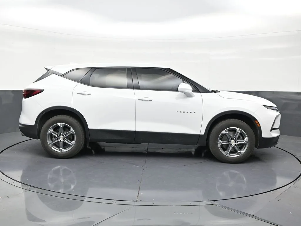 2023 Chevrolet Blazer 2LT photo 6