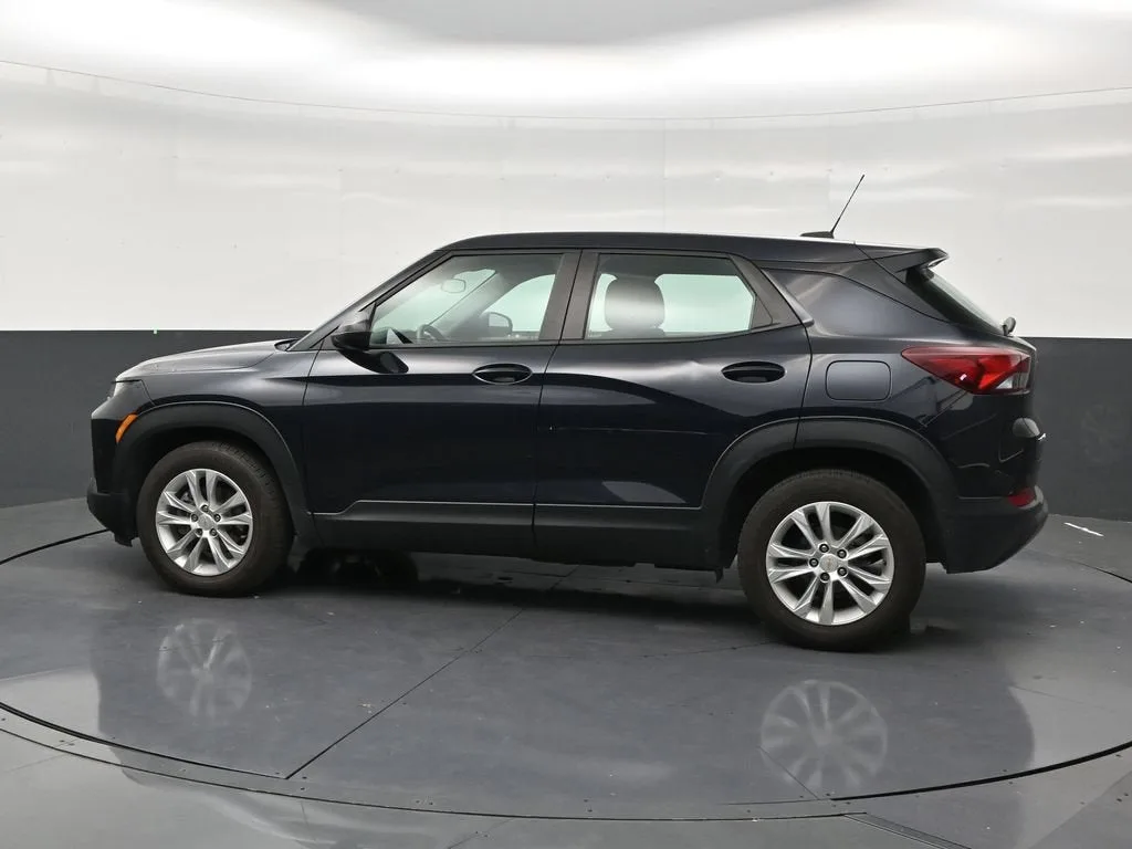 2021 Chevrolet Trailblazer LS photo 2