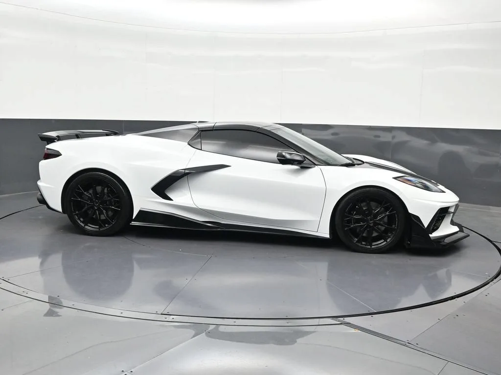 2025 Chevrolet Corvette Stingray 2LT photo 7
