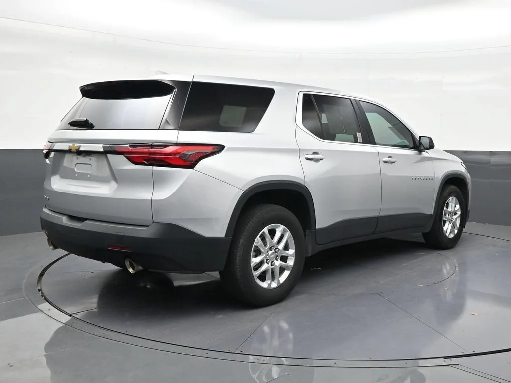 2022 Chevrolet Traverse LS photo 5
