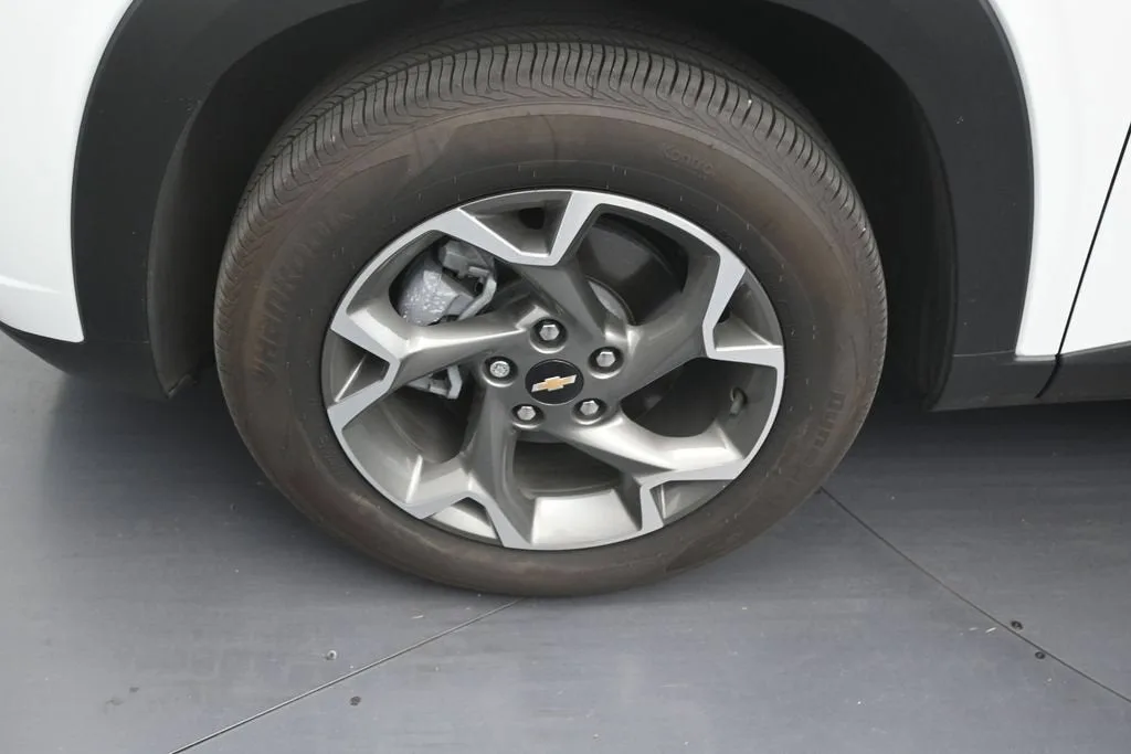 2026 Chevrolet Trax LT photo 9