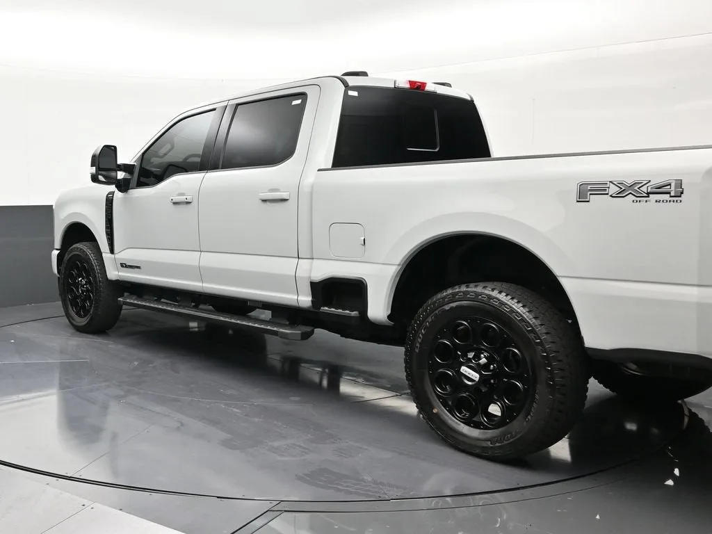2025 Ford F-250 LARIAT photo 3