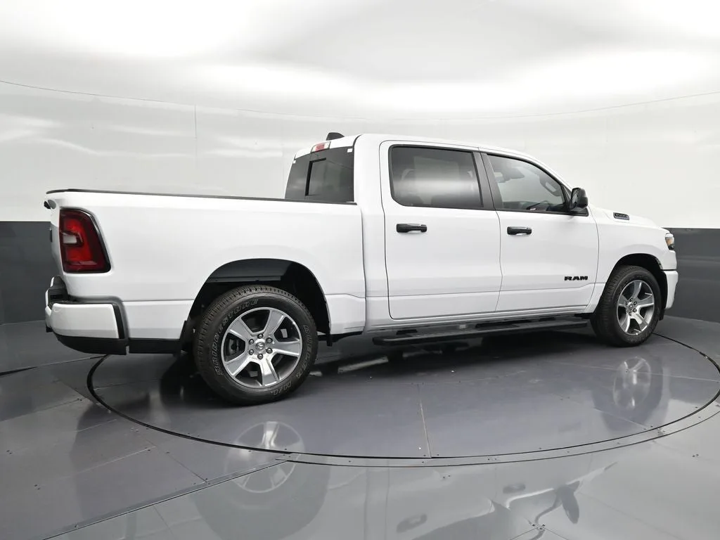 2025 RAM 1500 Tradesman photo 3