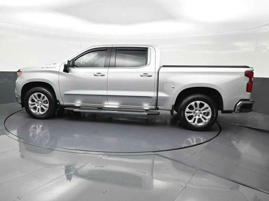 2022 Chevrolet Silverado 1500 LTZ photo 2