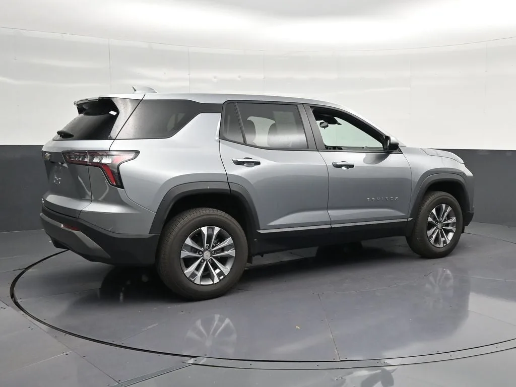 2026 Chevrolet Equinox LT photo 3