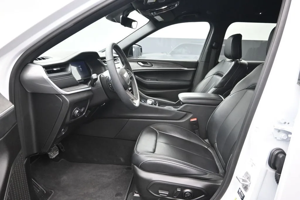 2025 Jeep Grand Cherokee L Limited photo 11