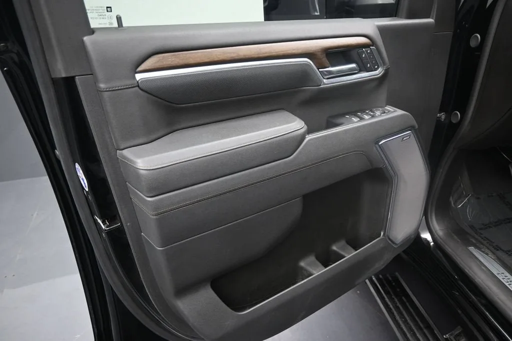 2026 Chevrolet Silverado 3500 HD High Country DRW photo 11