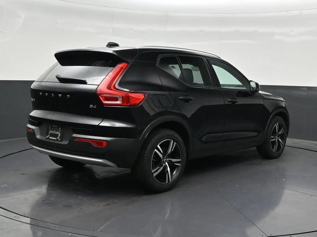 2023 Volvo XC40 B4 Core photo 6