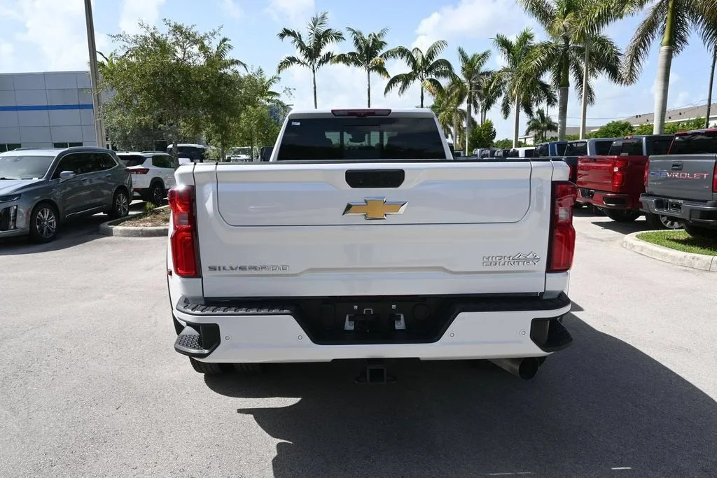 2025 Chevrolet Silverado 3500 HD High Country DRW photo 11