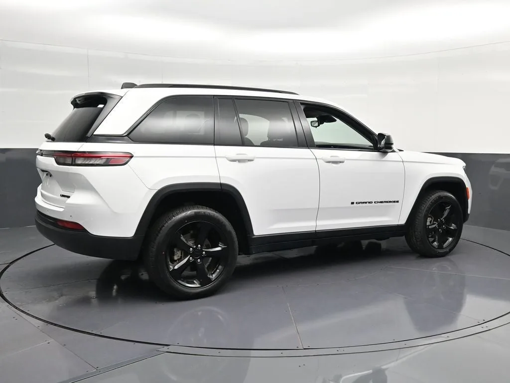 2024 Jeep Grand Cherokee Limited photo 3