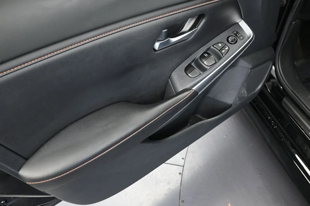 2022 Nissan Sentra SR Xtronic CVT photo 10