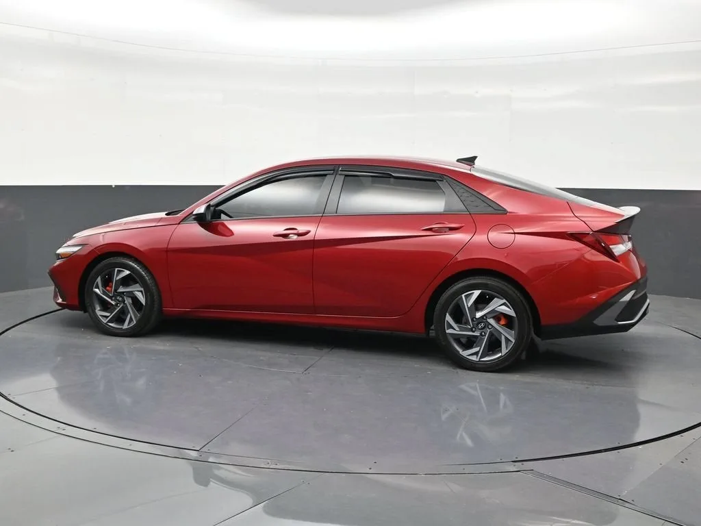 2025 Hyundai Elantra SEL Sport photo 2