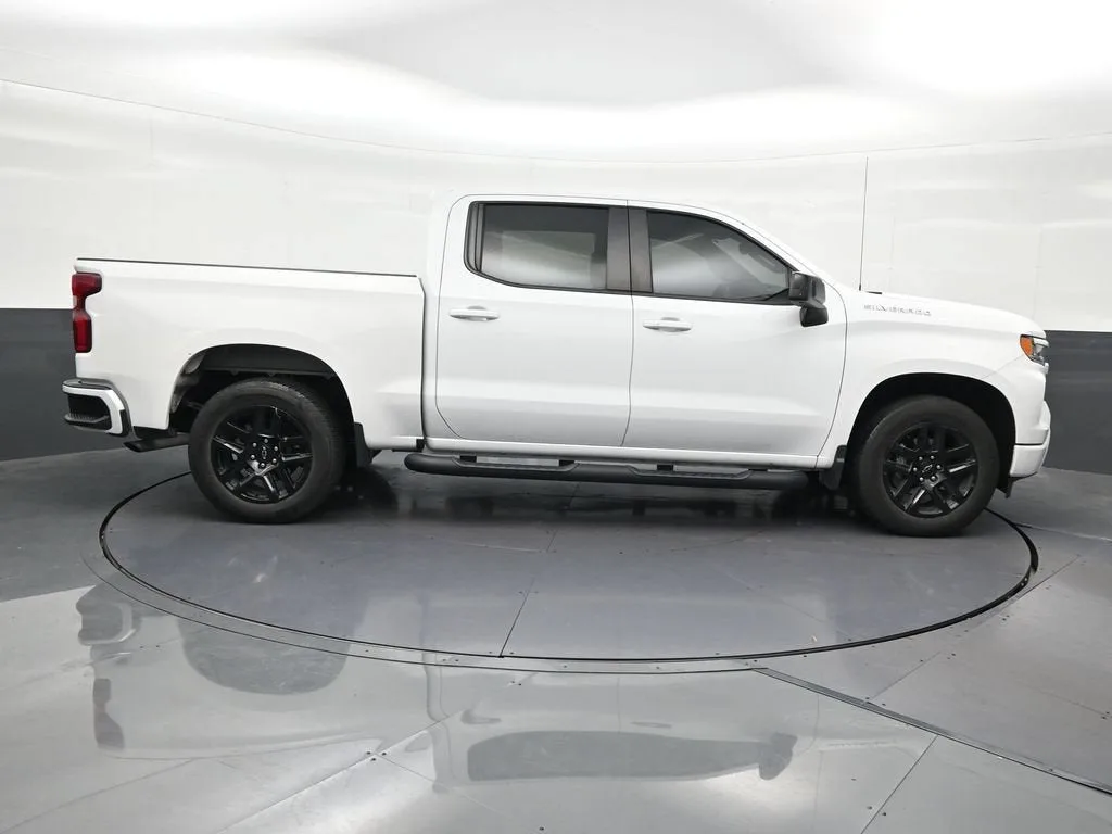2023 Chevrolet Silverado 1500 RST photo 7