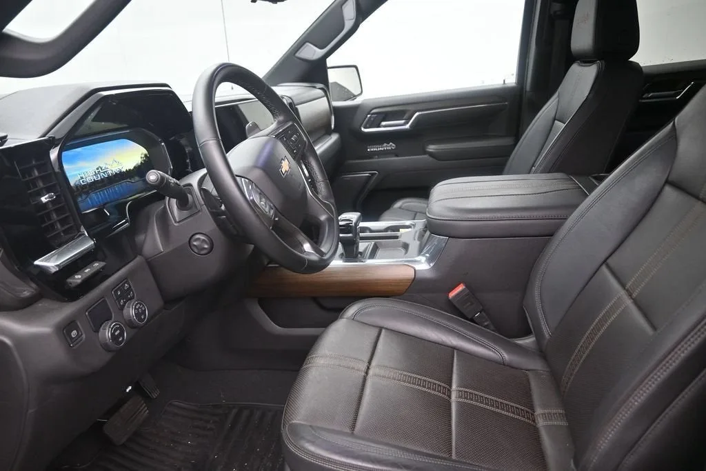 2023 Chevrolet Silverado 1500 High Country photo 12