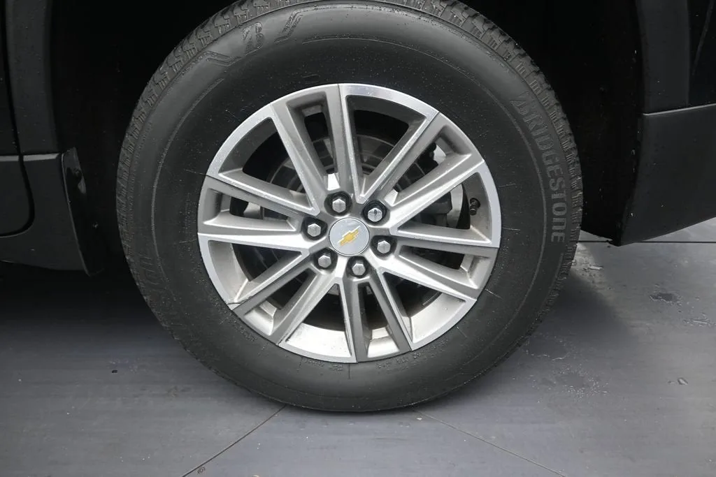 2023 Chevrolet Traverse LT Cloth photo 10