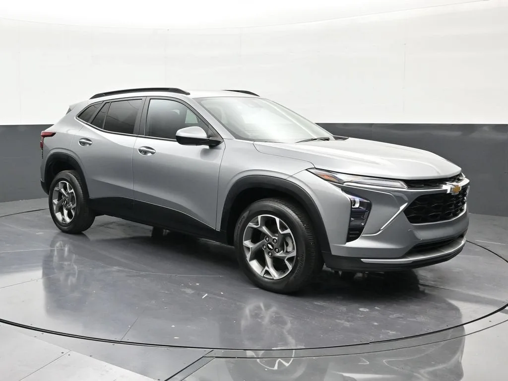 2024 Chevrolet Trax LT photo 7