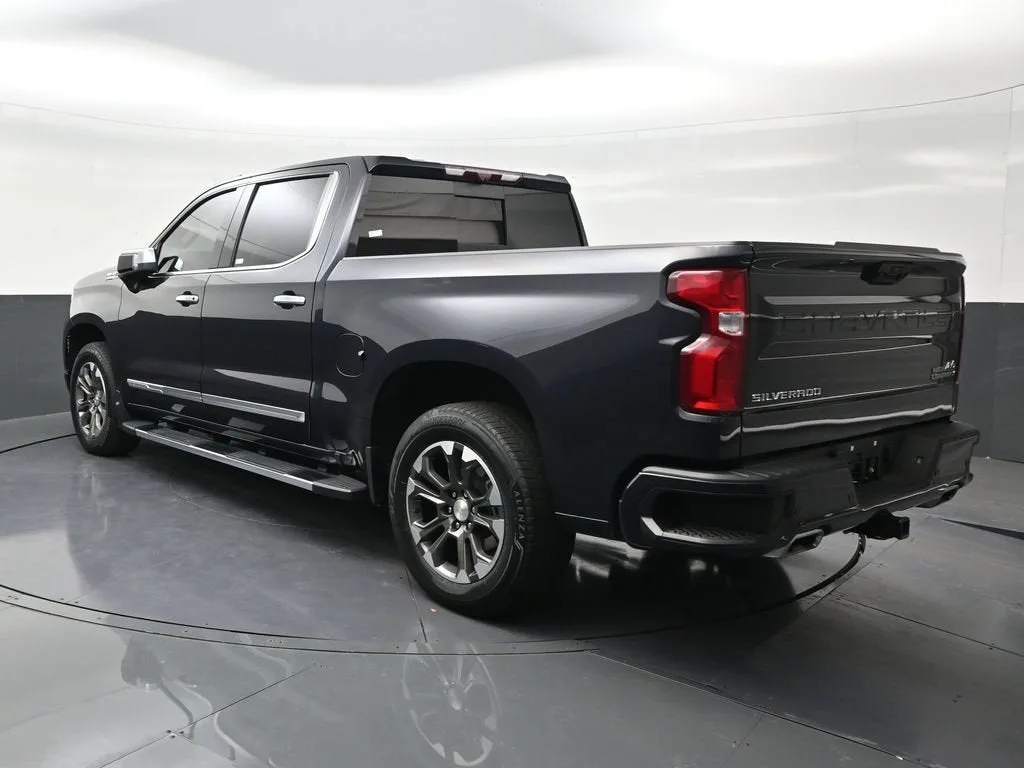 2024 Chevrolet Silverado 1500 High Country photo 3