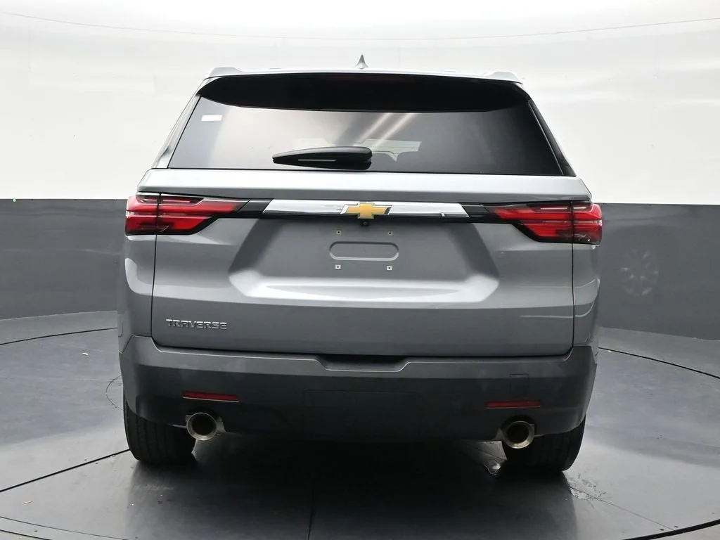 2023 Chevrolet Traverse LS photo 4