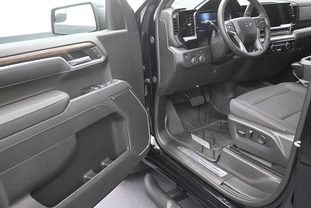 2026 Chevrolet Silverado 1500 RST photo 10