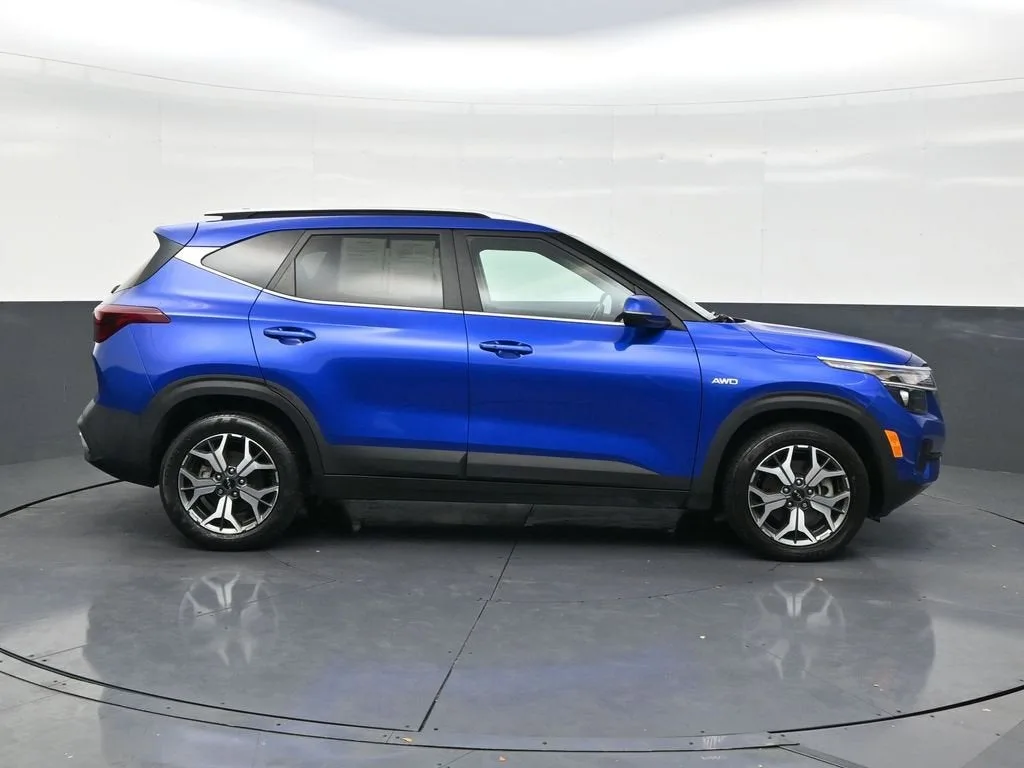 2023 Kia Seltos EX photo 6
