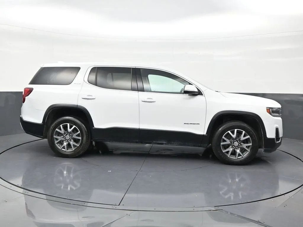 2023 GMC Acadia SLE photo 6