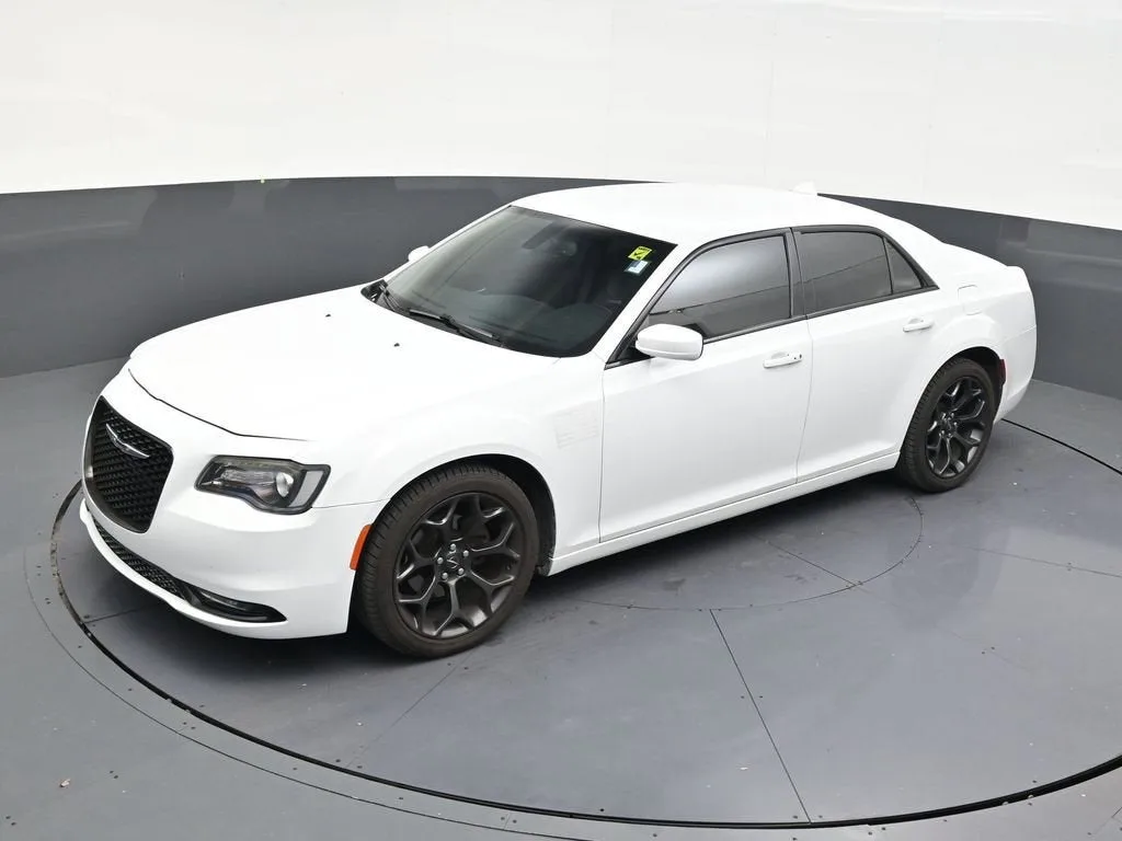 2020 Chrysler 300 300S photo 12