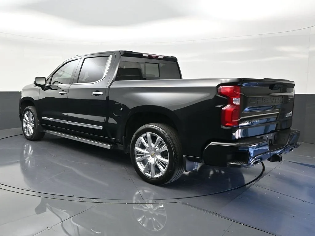 2024 Chevrolet Silverado 1500 High Country photo 3