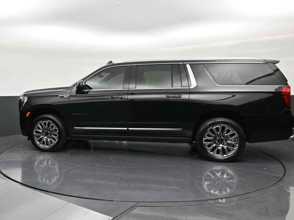 2023 GMC Yukon XL Denali Ultimate photo 2