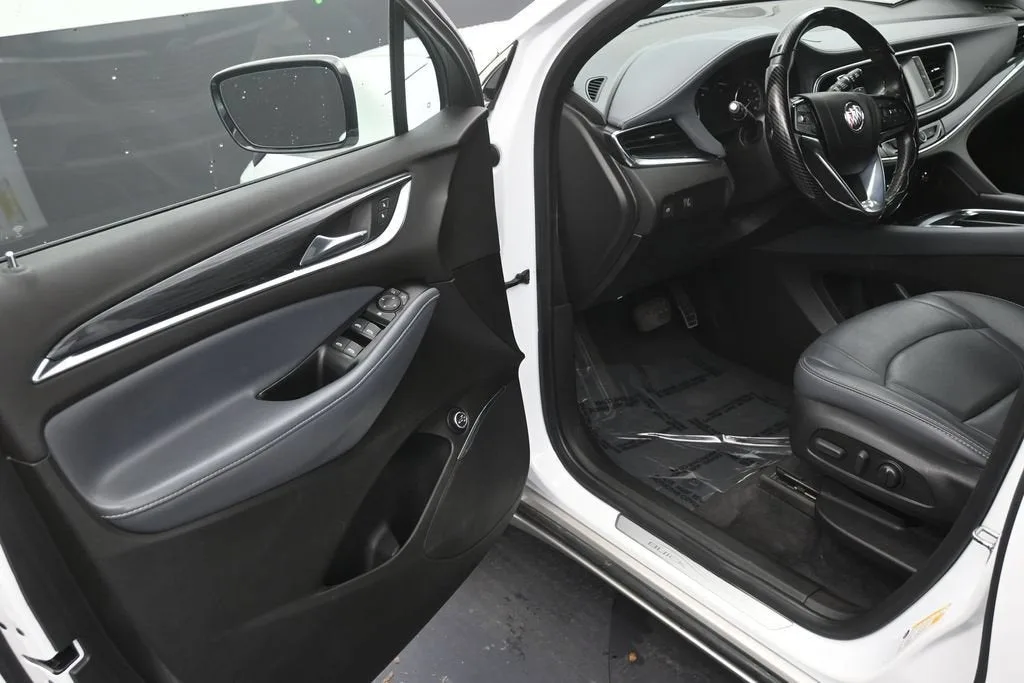 2023 Buick Enclave Essence photo 10