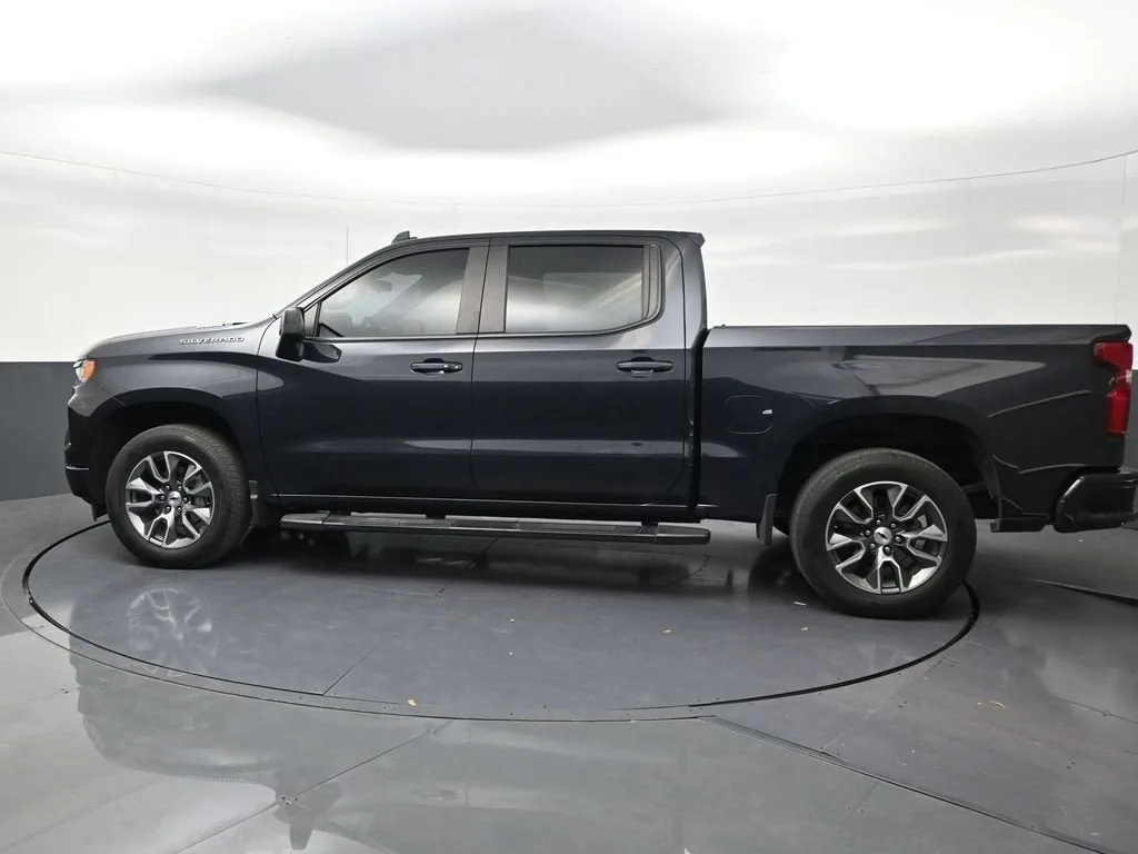 2024 Chevrolet Silverado 1500 RST photo 2