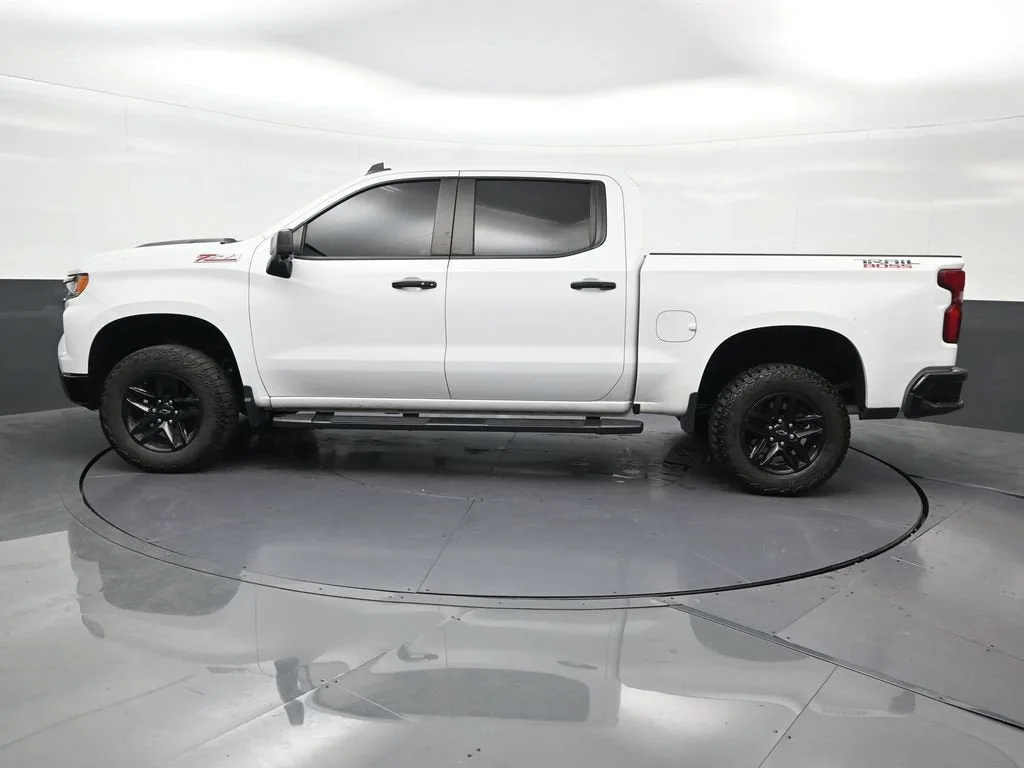 2024 Chevrolet Silverado 1500 LT Trail Boss photo 2