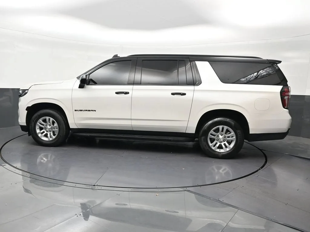 2021 Chevrolet Suburban LS photo 2