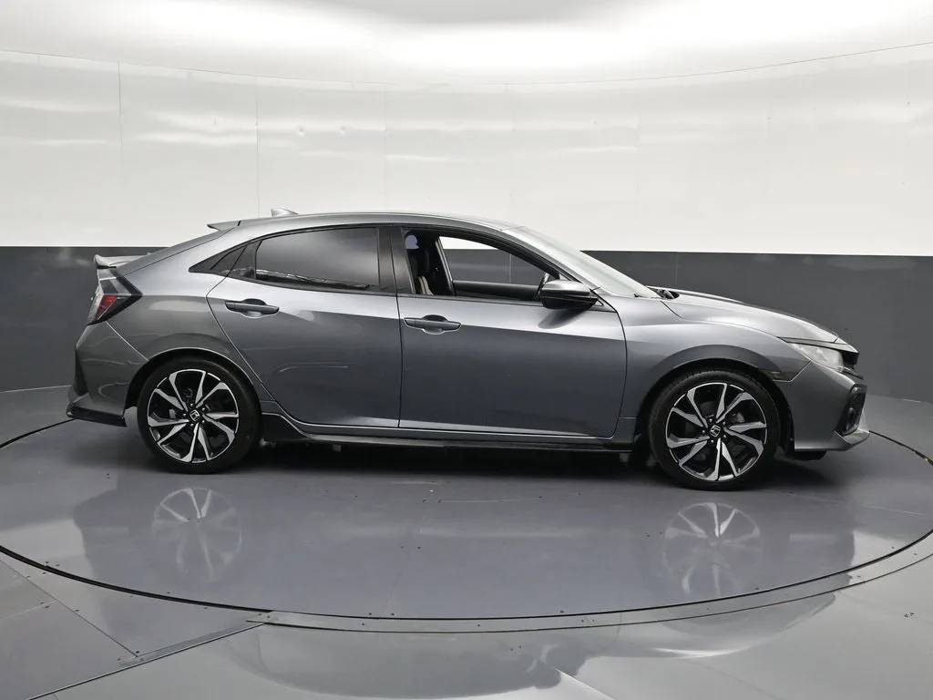2018 Honda Civic Sport photo 4