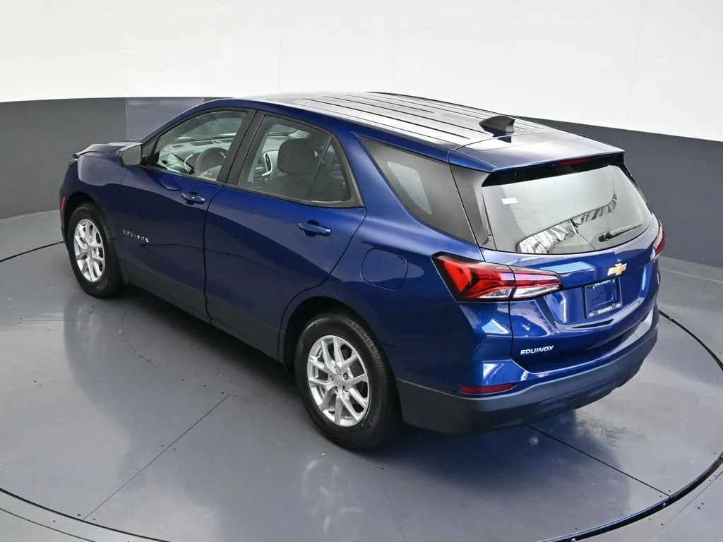 2023 Chevrolet Equinox LS photo 12