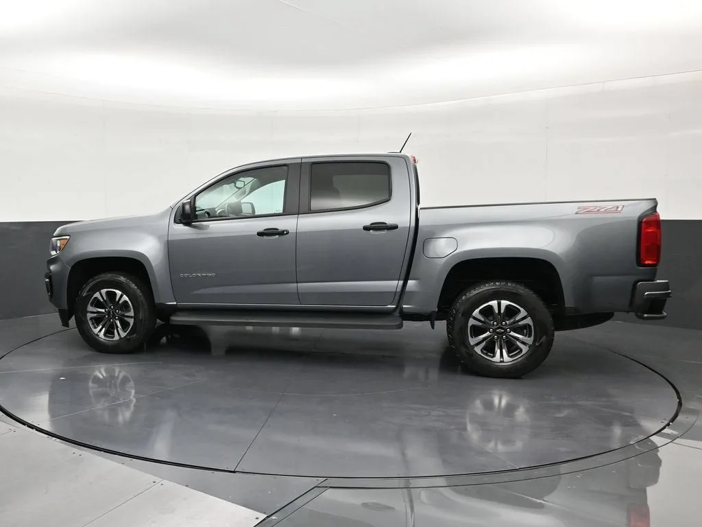 2022 Chevrolet Colorado 2WD Z71 photo 2
