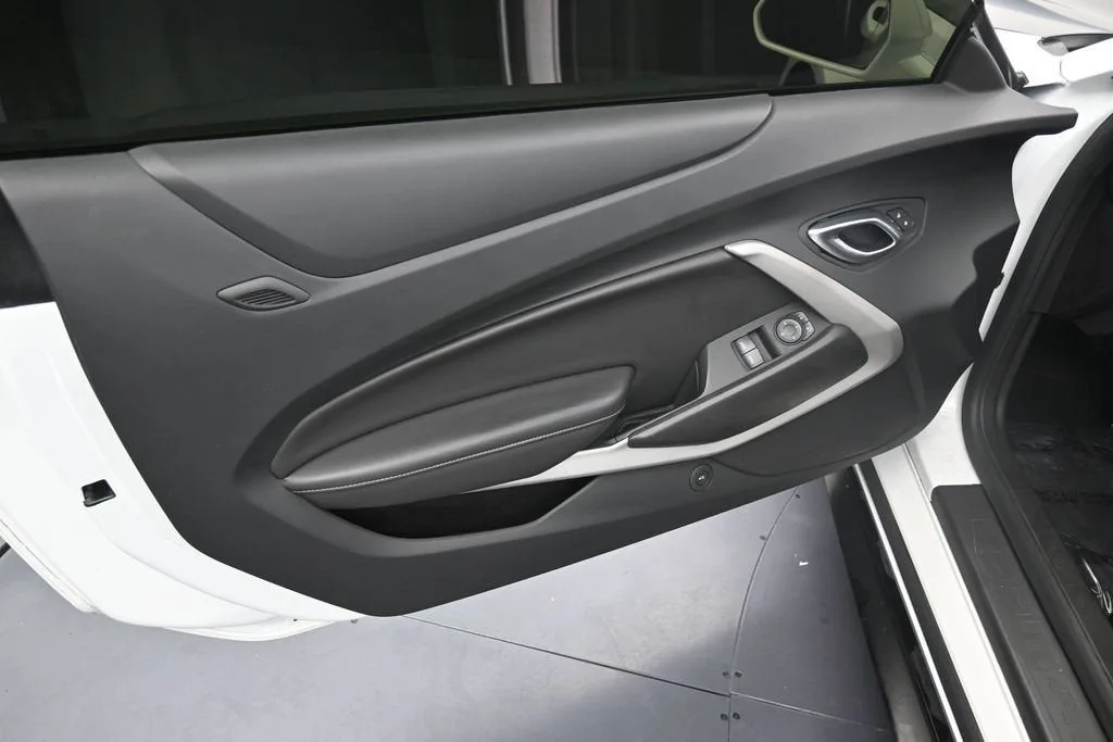 2021 Chevrolet Camaro 1LT photo 12
