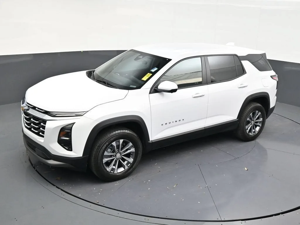 2026 Chevrolet Equinox LT photo 9